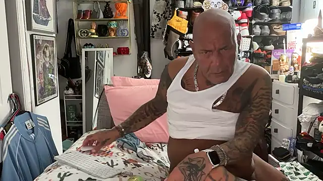 lovetatts64 Show in webcam