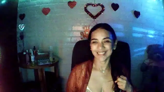 MiiaVelasquez 现场XXX聊天