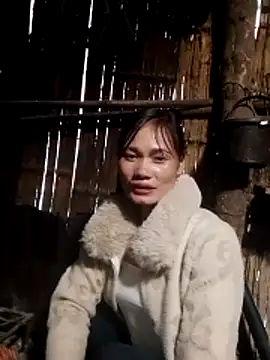 Show modela doggy-00 na web-kameri