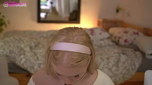 LexieLoree: онлайн-секс-чат