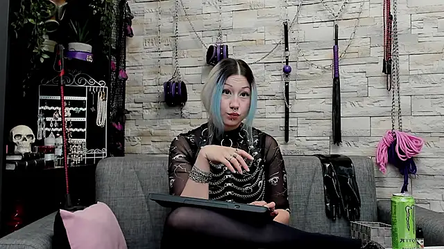 CruelMistress' Live XXX Chat