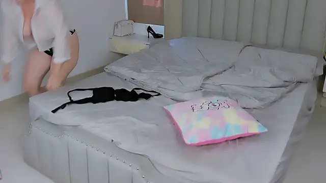 Juliamills 现场XXX聊天