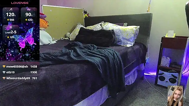 Blondiewithanass Chat XXX in diretta