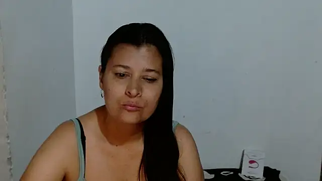 Chatroom XXX en direct de KARYNA_MILF