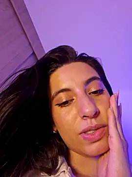 Meganthomson: онлайн-секс-чат