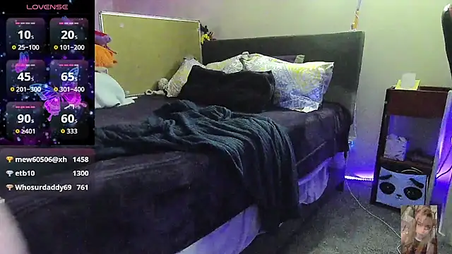 Blondiewithanass' Live XXX Chat