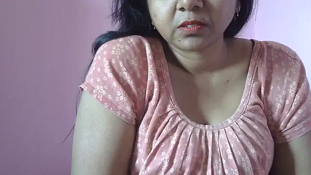 Pooja-suman Chat XXX in diretta