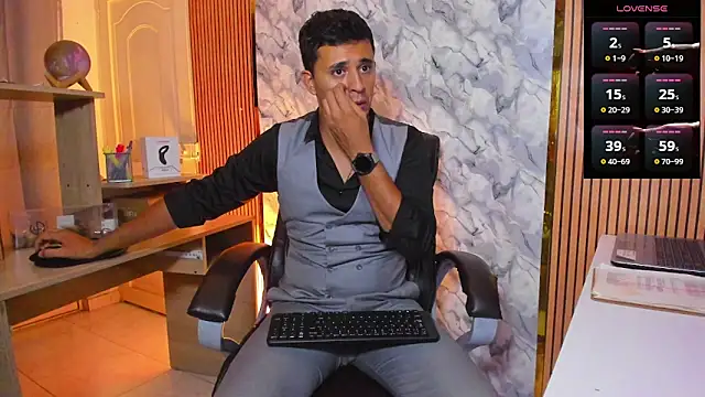 Hideintheoffice élő XXX-chatje