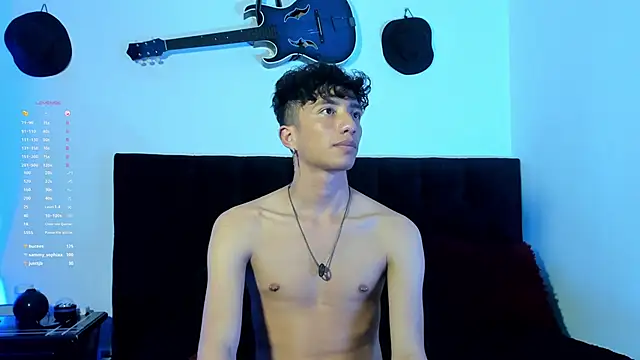 mhatias_'s Live XXX Chat