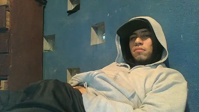 AlexAlejandro13 Chat XXX in diretta