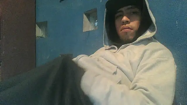 AlexAlejandro13 即時 XXX 聊天