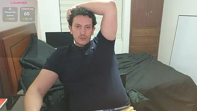 hardaftercum: διαδικτυακό σόου στην κάμερα