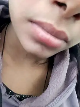 Aaisha-16: διαδικτυακό σόου στην κάμερα