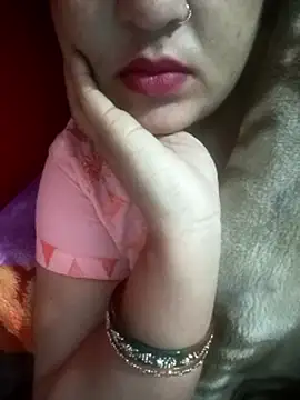 Priya_089: διαδικτυακό σόου στην κάμερα