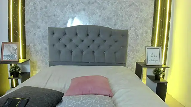 GiannaSlimJB Chat XXX in diretta