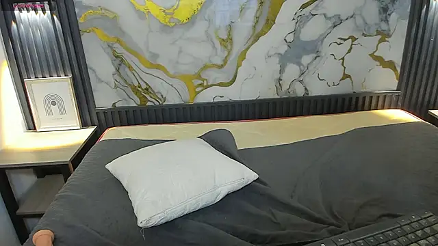 TaylerMiles Adlı Modelin Canlı XXX Sohbeti