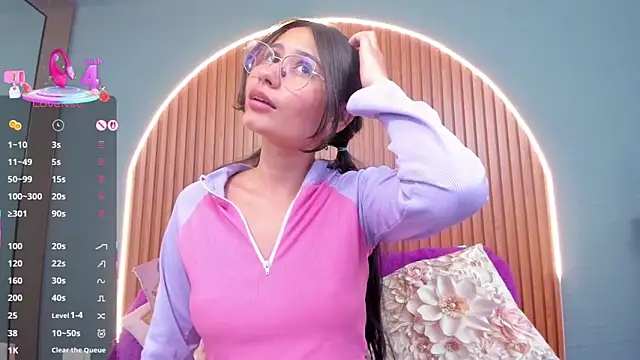 NayeCloud élő XXX-chatje