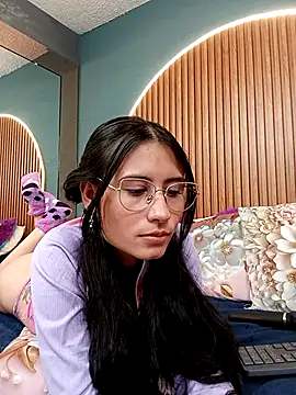 Chat +18 de NayeCloud ao vivo