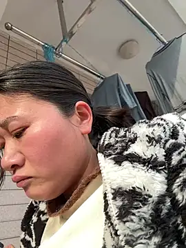 daaqnn élő XXX-chatje