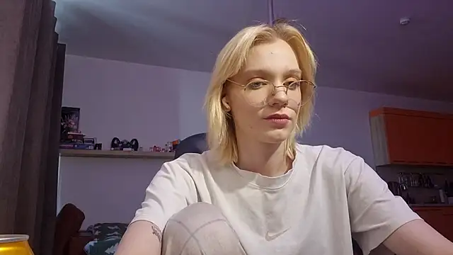 AuraNevera élő XXX-chatje