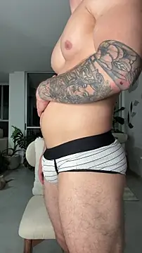 Czat XXX na żywo – Valenthino_Salvatore