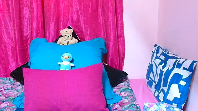 Chat +18 de SLUTTYROXY ao vivo