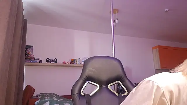 AuraNevera: απευθείας συνομιλία ΧΧΧ