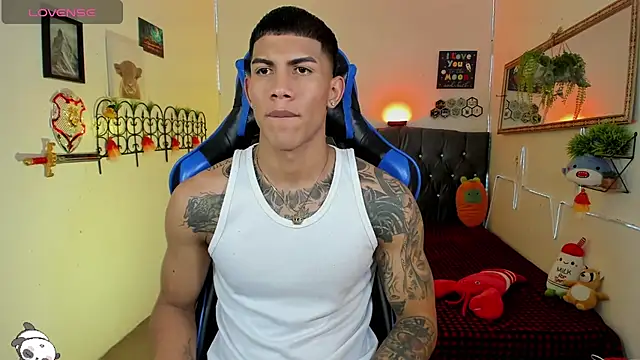 Damian_latinxxx Show in webcam