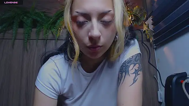 Živý XXX chat MiaBunnie