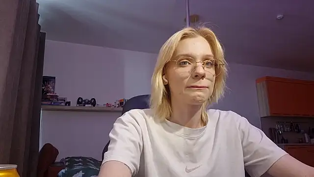 AuraNeveraのライブXXXチャット