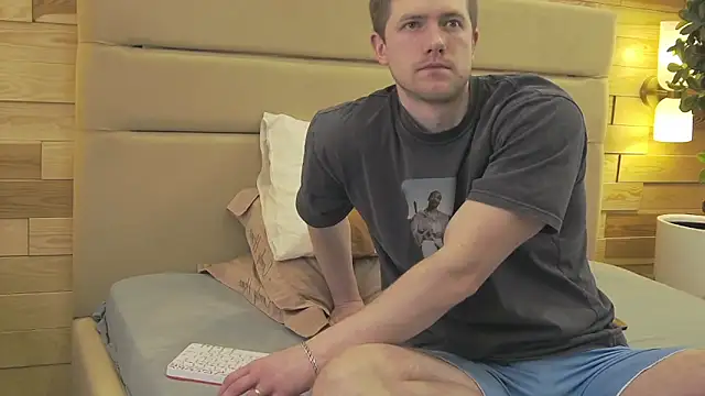 EthanPinkmanのライブXXXチャット