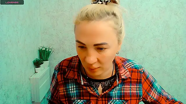 EmmaCat_ Adlı Modelin Canlı XXX Sohbeti