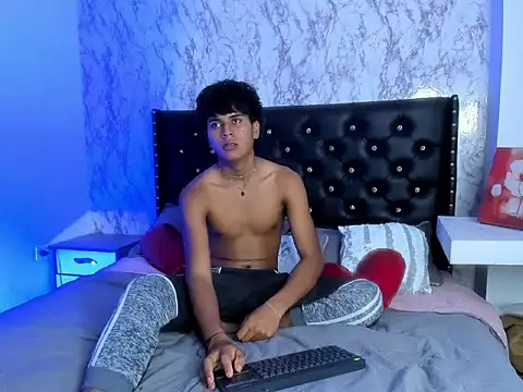 Valentino_Lane 即時 XXX 聊天