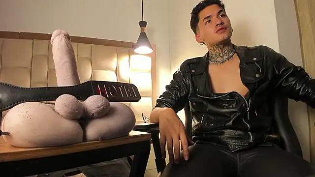 AlecBanneのライブXXXチャット