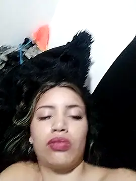 liliymike19 Adlı Modelin Canlı XXX Sohbeti