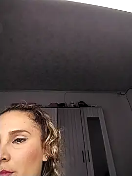 BUSSY_DIVORCED Adlı Modelin Canlı XXX Sohbeti