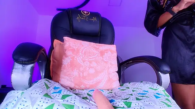 naomi_kyse Chat XXX live