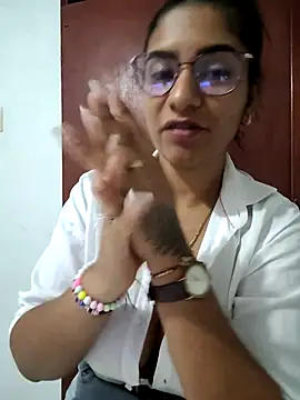 Sofythom1 即時 XXX 聊天