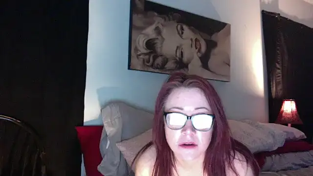 lewdcrudetabooednude élő XXX-chatje