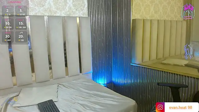 Laulin_tay webcam show