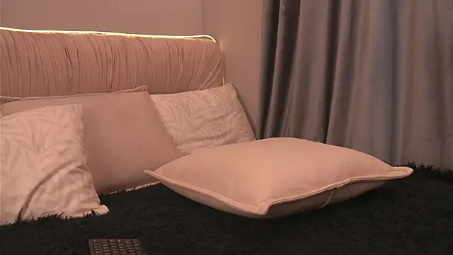 EmilySoftBaby's Live XXX Chat