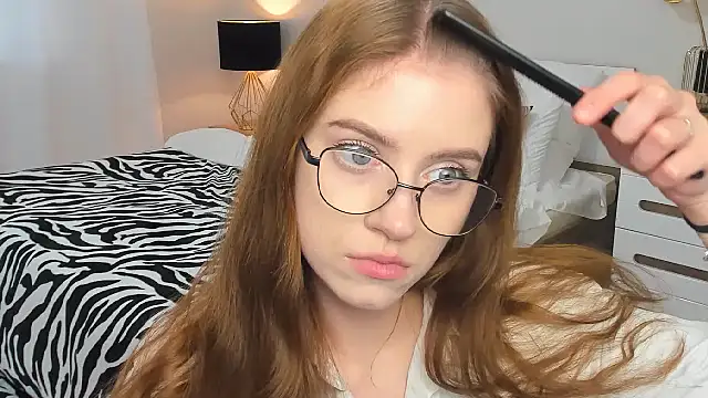 Erica_Kiss Adlı Modelin Canlı XXX Sohbeti