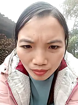 ngan-cute Adlı Modelin Canlı XXX Sohbeti