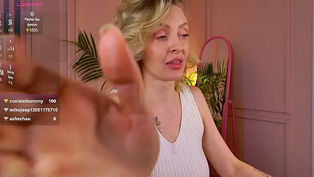 sexuallycorrecte Adlı Modelin Canlı XXX Sohbeti