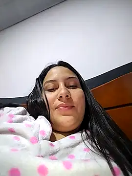 esmeralda_jadees Adlı Modelin Canlı XXX Sohbeti