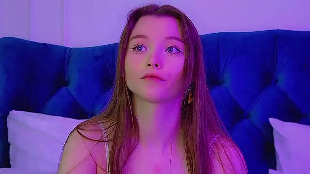 KeiraAsti: онлайн-секс-чат