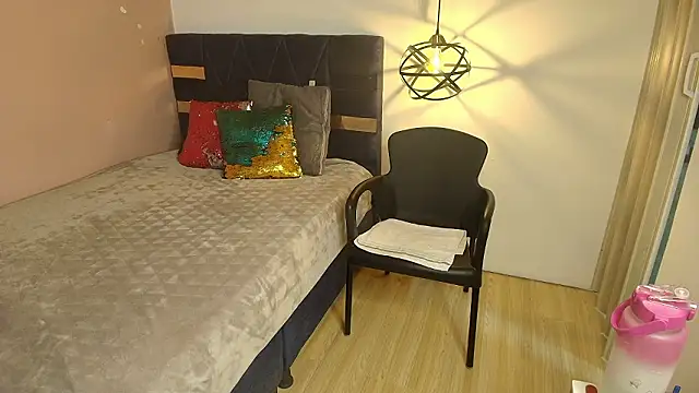 Charlotte__Gray: απευθείας συνομιλία ΧΧΧ