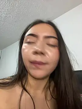 valepradaoficial: απευθείας συνομιλία ΧΧΧ