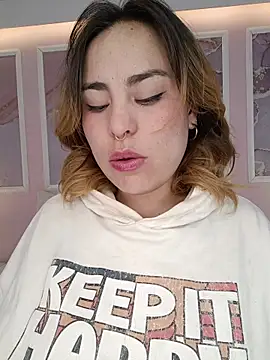 Kennya_Rodriguez Adlı Modelin Canlı XXX Sohbeti