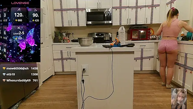 Blondiewithanass: онлайн-секс-чат